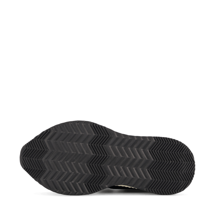Out N About™ Iii Conquest Wp Black