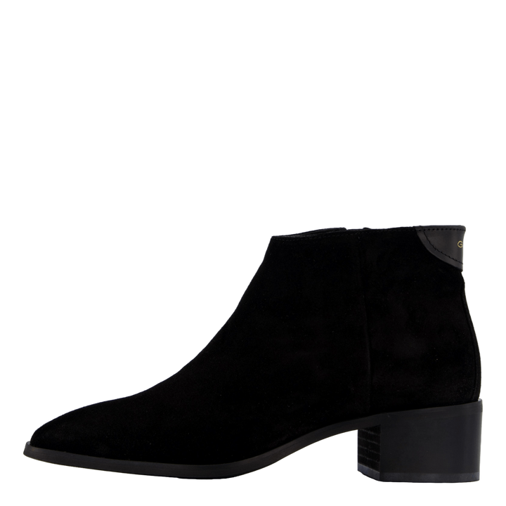 St Broomly Mid Boot Black