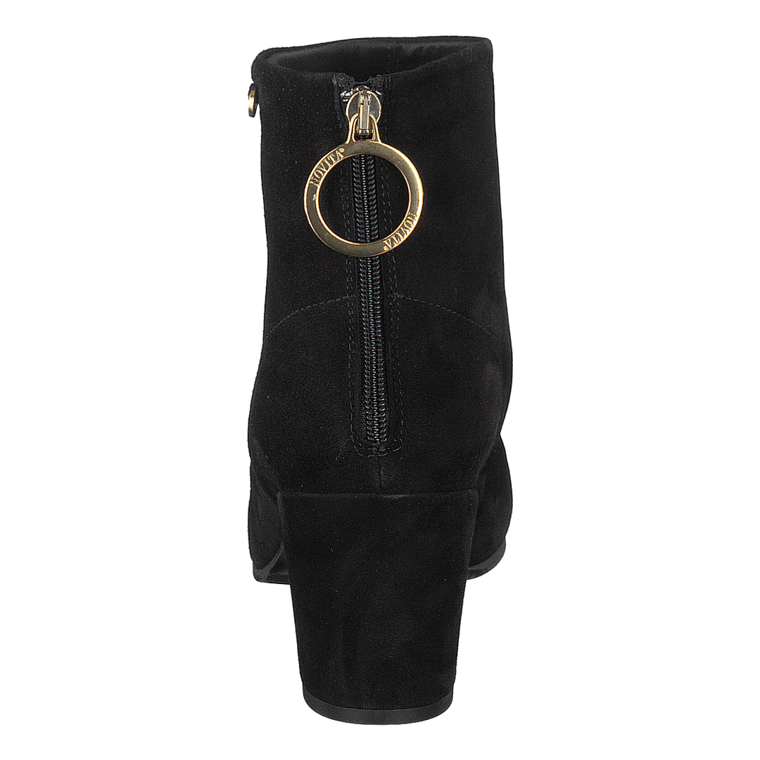 Nidia Black